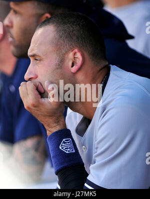 Frappeur des Yankees de New York Derek Jeter (2) montres huitième manche de l'étang-réservoir d'action contre les Orioles de Baltimore à l'Oriole Park at Camden Yards de Baltimore, Maryland, dans le premier match d'un programme double le dimanche, Août 28, 2011. Les orioles a gagné le match 2 - 0..Credit : Ron Sachs / CNP.(RESTRICTION : NO New York ou le New Jersey Journaux ou journaux dans un rayon de 75 km de la ville de New York) - AUCUN FIL SERVICE - Photo : Ron Sachs/consolidé Nouvelles Photos/Ron Sachs - CNP Banque D'Images