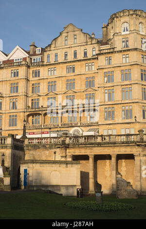 L'ancien Empire Hotel dans le sud de l'Angleterre,Baignoire Banque D'Images