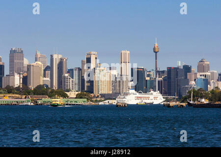 Bateau de croisière, Ferry Manly et le Central Business District, Sydney, New South Wales, Australia Banque D'Images