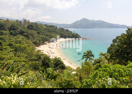 Les gens sur la plage de Laem Singh, Phuket, Thailand Banque D'Images