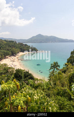 Les gens sur la plage de Laem Singh, Phuket, Thailand Banque D'Images