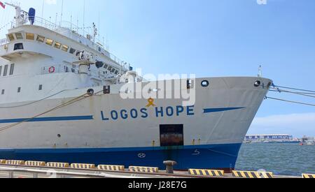 KAOHSIUNG, TAIWAN -- le 16 septembre 2014 : l'association allemande ship Logos Hope, la plus grande librairie flottante dans le monde, les visites de la ville de Kaohsiung sur sa Banque D'Images