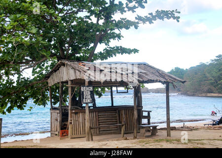 La Jamaïque, Port Antonio, cabane de plage à plage Winifred, Jamaïque Banque D'Images