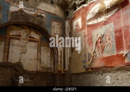 Fresques fresque sur les murs du Collège de l'Augustales à Herculanum, ancienne ville romaine détruite par des flux migratoires en 79AD Ercolana Campanie Italie Banque D'Images