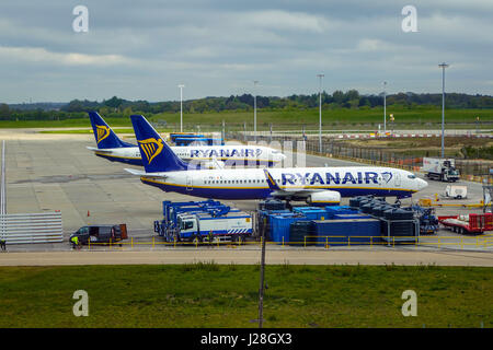 Ryanair Beoing 737 aéronefs à l'aéroport de Stansted Banque D'Images