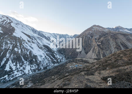 Le Népal, Région de l'Ouest, Tanki Manang, sur le circuit de l'Annapurna - Jour 7 - de Braga à Yak Kharka - River Fork Banque D'Images