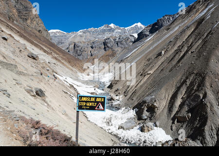 Le Népal, Région de l'Ouest, Tanki Manang, sur le circuit de l'Annapurna - Jour 8 - De Yak Kharka à Thorong Phedi ÉTAPE - doucement - sur la façon de Thorong Phedi Banque D'Images