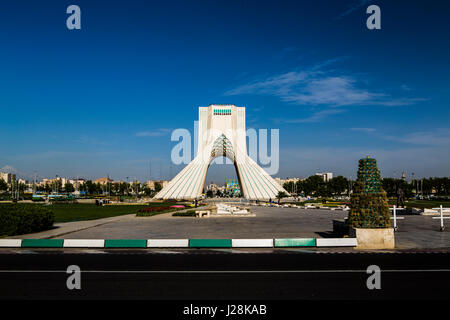 C'est tour azadi ou une première place shahyad et célèbre symbole de Téhéran, Iran, en centre de la ville et près de l'aéroport de Mehrabad , Banque D'Images