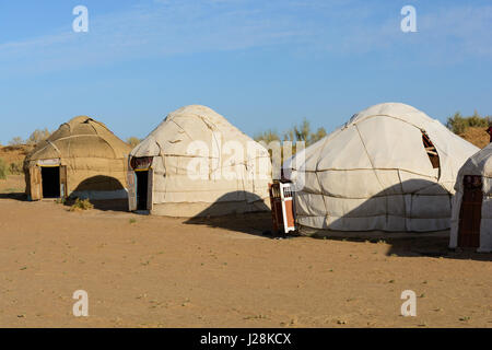 L'Ouzbékistan, Nurota tumani, nuitées en yourtes dans le désert Kizilkum stable Banque D'Images
