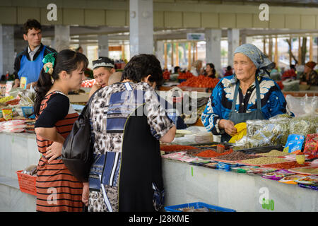 L'Ouzbékistan, Samarkand province, Samarkand, sur le marché Banque D'Images