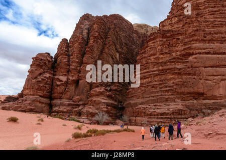 La Jordanie, Aqaba, Wadi Rum Government, un haut plateau désertique dans le sud de la Jordanie. UNESCO du patrimoine mondial naturel. Emplacement du film "Lawrence d'Arabie" Banque D'Images