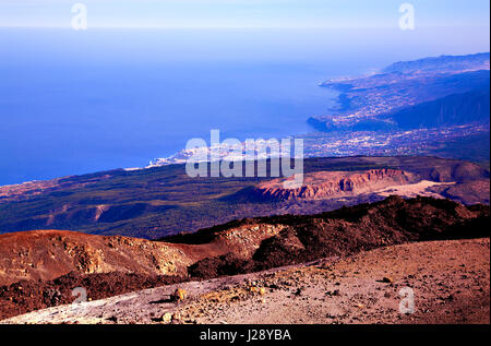 Paysage volcanique et la côte de l'île de Tenerife, Canaries, Espagne. Banque D'Images