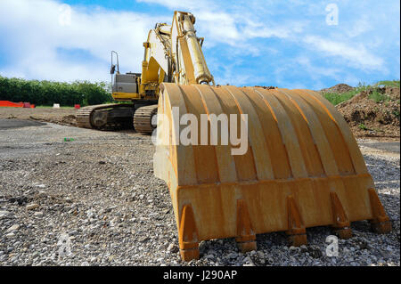 Close up d'un excavateur sur ciel bleu. Banque D'Images