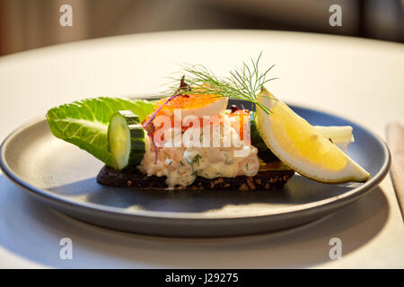 Close up of toast skagen avec caviar et du pain Banque D'Images