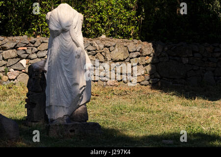 Statue sans tête le long de la via Appia Antica - Rome Banque D'Images