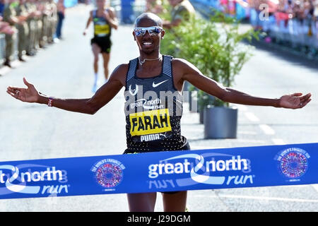 Sir Mo Farah remporte la Grande course du Nord Banque D'Images