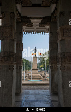 Sri Lanka, Colombo, de l'indépendance Memorial Hall aka Indépendance Commémoration Hall, monument national. Statue de premier premier ministre Rt. L'honorable Don Ste Banque D'Images