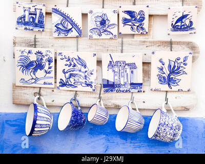 La poterie traditionnelle portugaise vendus comme souvenirs à Obidos. Banque D'Images