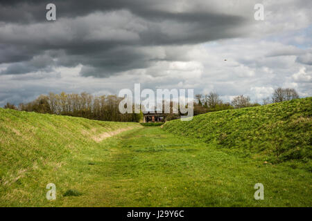 La section fermée de l'ancienne ligne de chemin de fer de Cambridge et Bedford près de Longstowe, España Banque D'Images
