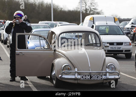 Santa Pod Raceway, situé à Podington, Bedfordshire, en Angleterre, est le premier lieu de drague permanente, construit sur une ancienne base aérienne de LA SECONDE GUERRE MONDIALE. Banque D'Images