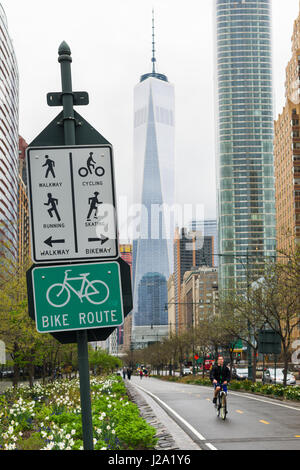 Hudson River Greenway bike parcours pédestre et cycliste avec le Chemin, Lower Manhattan, New York, USA Banque D'Images