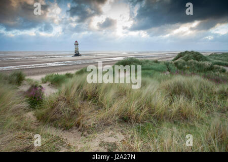 Phare de Talacre dans la lumière tôt le matin  Talacre, Flintshire, Deeside, pays de Galles, Royaume-Uni Banque D'Images