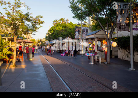 Touristes, visiteurs, boutiques, shopping, shopping, marché de producteurs, 3ème rue et Fairfax Avenue, Los Angeles, Californie Banque D'Images