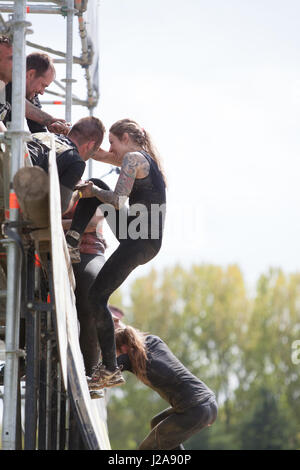 Editorial photo de l'investiture de la solide exécution Viking Obstacle race à Gand, Belgique les 22 et 23 avril 2017 Banque D'Images