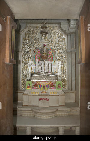 Déité Mahavir, Somwar Peth idole Jain temple, Pune, Maharashtra Banque D'Images