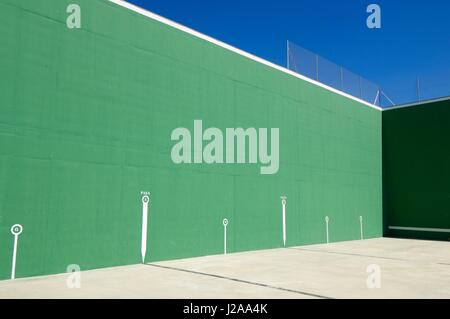 Avis de pelote basque traditionnel espagnol avec ciel bleu Banque D'Images