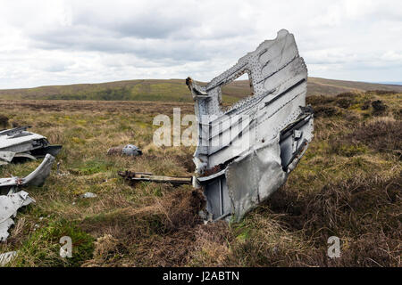 Débris d'une RAF, De Havilland Venom, Mk4 WR557 n°22 de l'unité d'entretien qui s'est écrasé le Currick Farlam en 1957 Banque D'Images