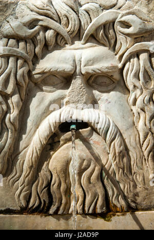 Fontaine romaine haut relief, Musée National de Carthage, colline de Byrsa, site de Carthage punique, UNESCO World Heritage Site, Tunisie, Afrique du Nord Banque D'Images