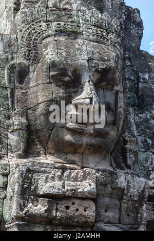 Sourire énigmatique visage sculpté, Prasat Bayon, Angkor, Siem Reap, Cambodge Banque D'Images