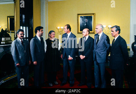 Le Roi Juan Carlos I d'Espagne rencontre avec le personnel de l'ambassade lors d'une réception dans le cadre de sa visite d'État de Washington DC., 15 octobre 1981. Photo par Mark Reinstein Banque D'Images