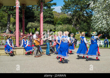 Le merveilleux village de Saltaire, près de Bradford. Site du patrimoine mondial de l'UNESCO et de l'ancienne maison du célèbre artiste David Hockney Banque D'Images
