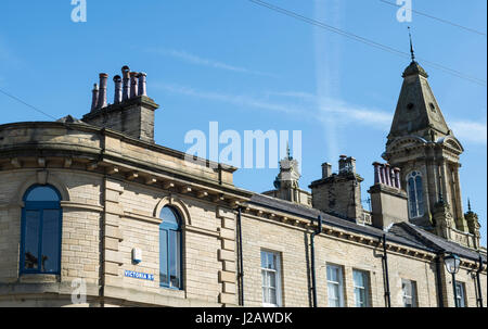 Le merveilleux village de Saltaire, près de Bradford. Site du patrimoine mondial de l'UNESCO et de l'ancienne maison du célèbre artiste David Hockney Banque D'Images