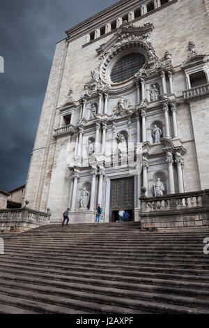 Espagne, Catalogne, Gérone, façade baroque de la Cathédrale de Sainte Marie de Gérone (Catedral de Santa Maria de Girona), ville historique. Banque D'Images