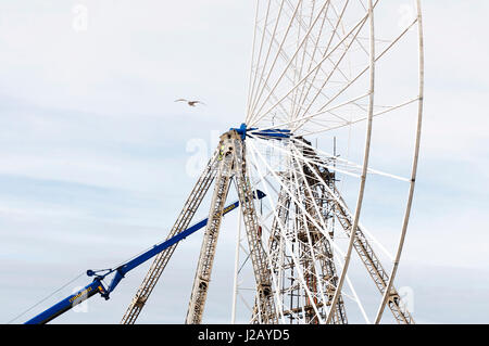 La reconstruction de la grande roue sur la pile centrale, Blackpool, après son service et l'entretien d'hiver Banque D'Images