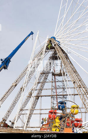 La reconstruction de la grande roue sur la pile centrale, Blackpool, après c'est l'hiver l'entretien et la maintenance Banque D'Images