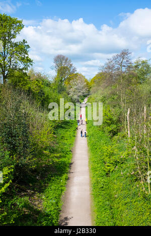 Ligne de chemin de fer désaffectées ligne sel sentier public maintenant à Wheelock près de Sandbach Cheshire UK Banque D'Images