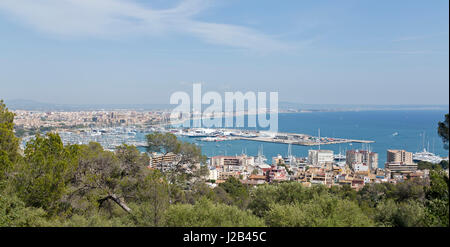 Vue sur la ville et le port de Castell de Bellver à Palma de Majorque, Espagne Banque D'Images