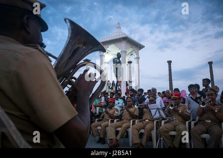 Les musiciens de la police offrent un concert devant le Monument à la mémoire du Mahatma Gandhi Banque D'Images