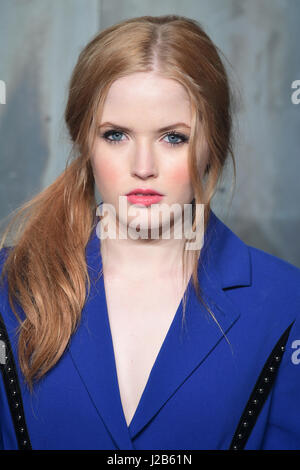 Ellie Bamber participant à la perdus dans l'espace événement pour célébrer le 60e anniversaire de l'Omega Speedmaster a tenu dans la Turbine Hall, Tate Modern, 25 Sumner Street, Bankside, Londres. ASSOCIATION DE PRESSE Photo. Photo date : mercredi 26 avril 2017. Crédit photo doit se lire : Ian West/PA Wire Banque D'Images