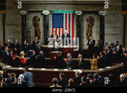 Leader de la Solidarité polonaise et prix Nobel de la paix Lech Walesa traite d'une session conjointe du Congrès américain à Washington DC., 15 novembre 1989. Photo par Mark Reinstein Banque D'Images