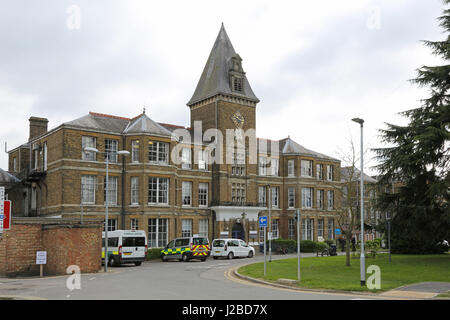 Entrée principale de Chase Farm Hospital à Enfield, au nord de Londres, au Royaume-Uni. Cette structure victorienne originale a été en grande partie remplacés par de nouveaux bâtiments. Banque D'Images