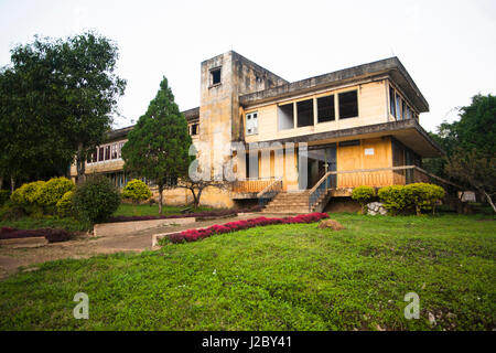 Vieng Xai est situé dans le Nord du Laos, sur la frontière du Vietnam. Beaucoup de combats se fait ici pendant les guerres. C'est un hôpital avec un manque de conditions sanitaires. Banque D'Images