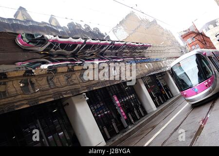 Nouveau tramway dans le centre-ville de Birmingham Banque D'Images