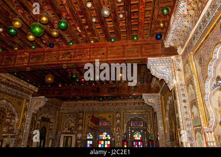 Plafond. Palais de fleurs. Moti Mahal. Phool Mahal. Fort Mehrangarh. 10e siècle. Jodhpur. Le Rajasthan. L'Inde. Banque D'Images