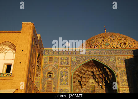 L'Iran, Ispahan, lever de Place Imam et Cheikh Lotfallah mosquée Banque D'Images