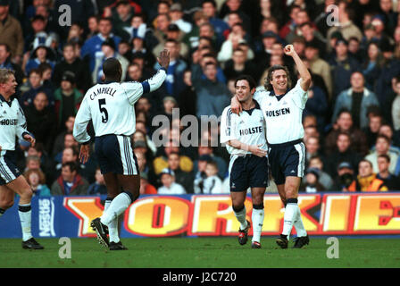 DAVID GINOLA CÉLÈBRE BUT EVERTON V TOTTENHAM 17 Janvier 2000 Banque D'Images